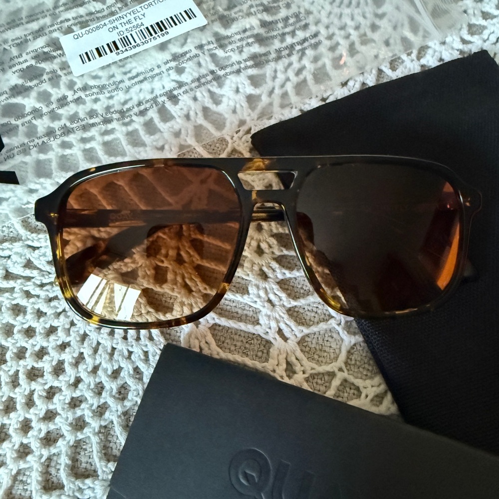 NWT QUAY sunglasses